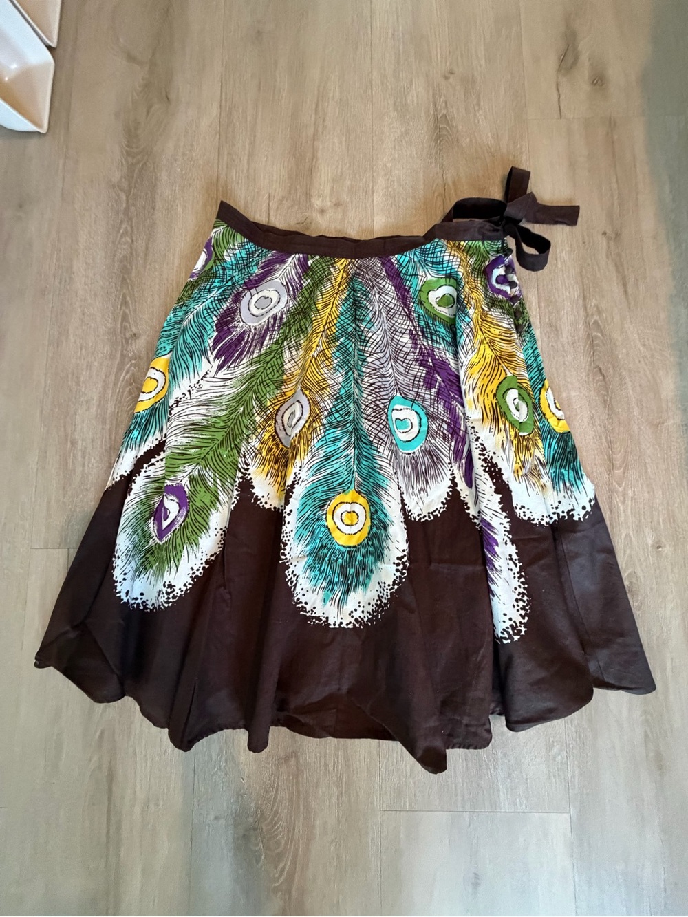 BCBGMaxAzria Brown Skirt with Multicolor Peacock Feather Print Womens size m